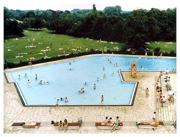 Andreas Gursky, Ratingen Swimming Pool