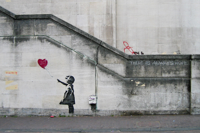 Banksy, Chica con globo, 2002