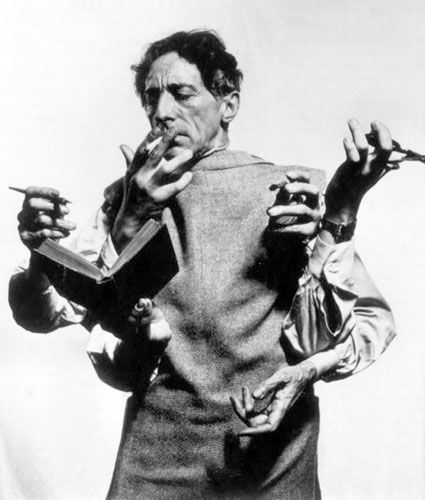 Objets de, Portait surréaliste de Jean Cocteau par Philippe Halsman, début des années 1960