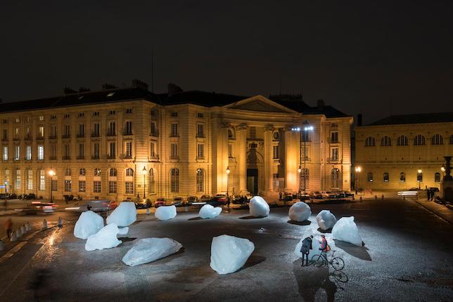 Olafur Eliasson, Ice Watch, 2014, © Amelie, Maison d’art. Une œuvre d'art durable très célèbre. 